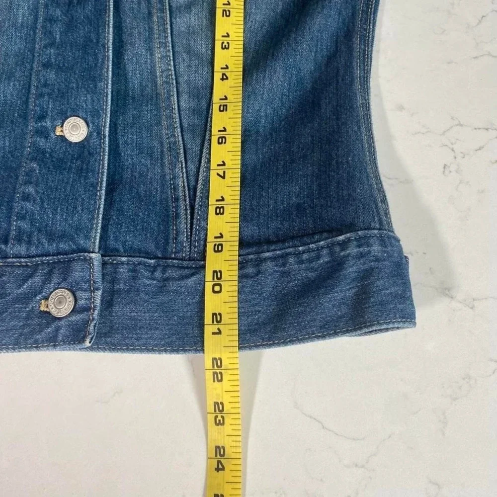 GAP Women's Medium Classic Blue Denim Jacket‎